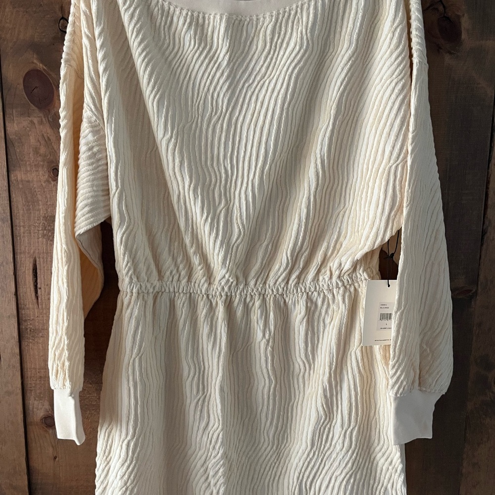 Elegant Cream Off-Shoulder Dress - Picture 9 of 9